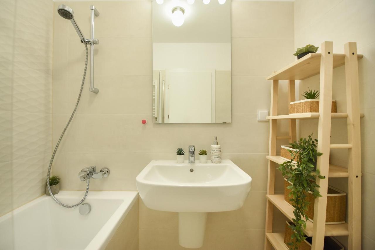 Vacation Feel - 2Br Apartment With Terrace & Private Parking In Baneasa Βουκουρέστι Εξωτερικό φωτογραφία