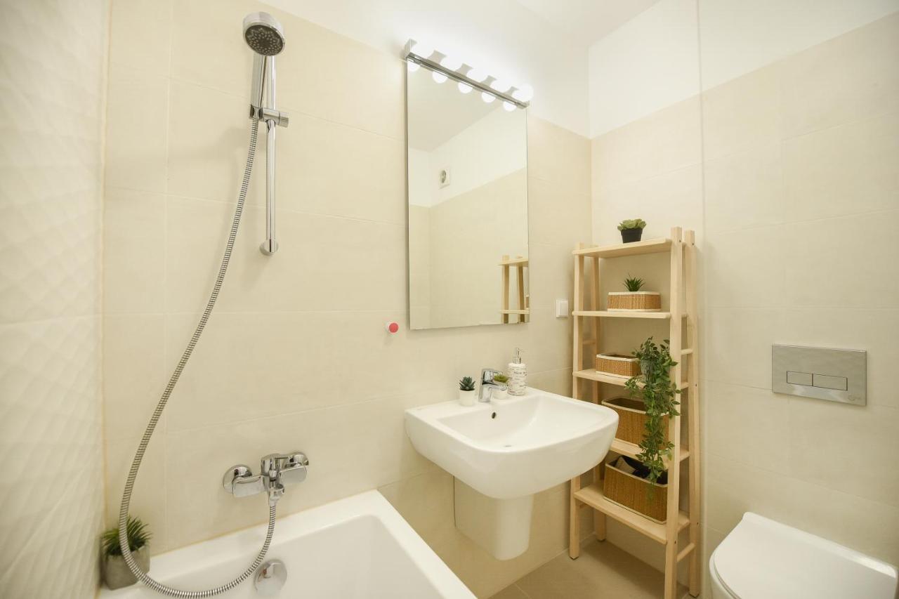 Vacation Feel - 2Br Apartment With Terrace & Private Parking In Baneasa Βουκουρέστι Εξωτερικό φωτογραφία